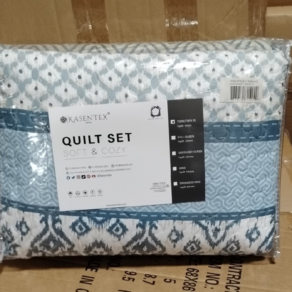 Twin Size Blue and White Quilt Set - 1811-T